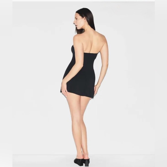 ᥫ᭡. ⏾ SKIMS Smooth Lounge Strapless Midi Dress Obsidian Black Size Small NWT - Picture 1 of 5